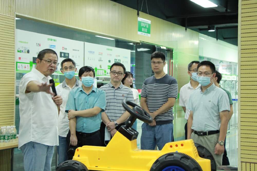 湖州市代表团来精工智能考察交流！