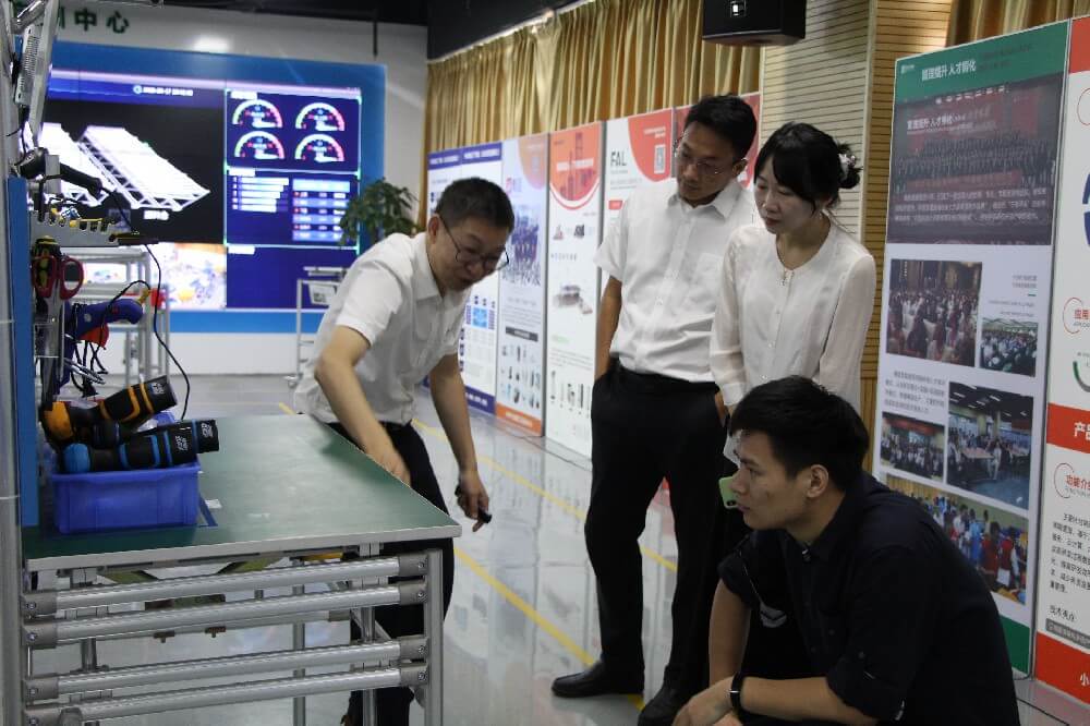热烈欢迎合肥庐阳政府领导莅临精工智能参观考察！
