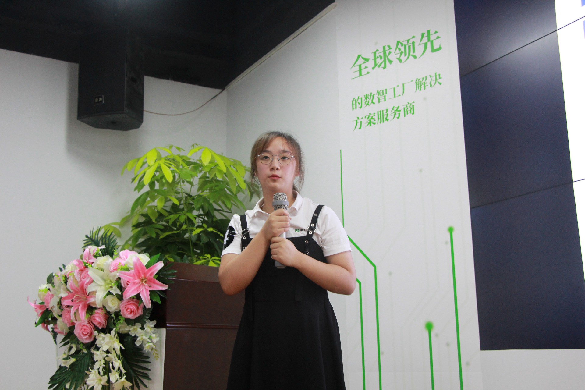 成员上台发言8.JPG